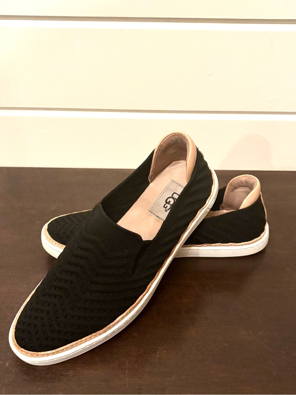 UGG womens size 8 Black + Tan Slip-On Loafer Sneakers